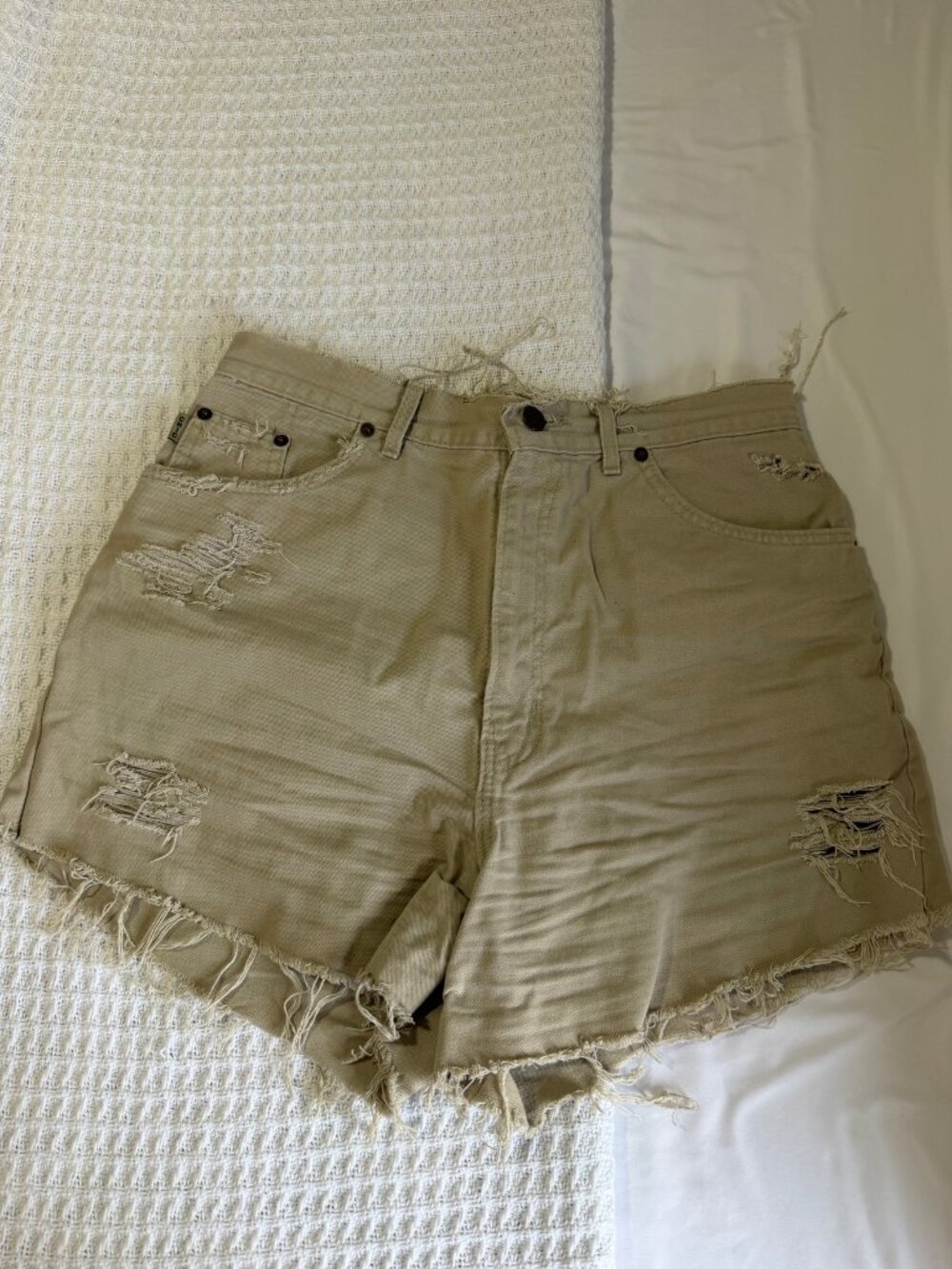 Chic Distressed Khaki Cutoff Shorts 10